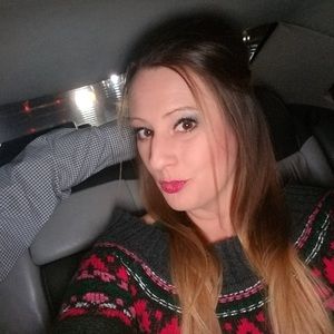 Meet your Posher, Holly